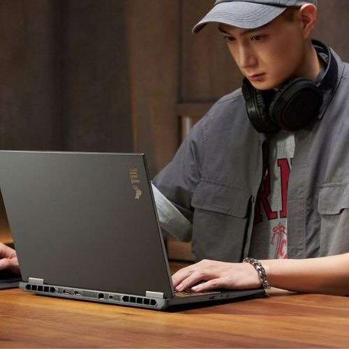Laptop Cho Sinh Viên IT: Cấu Hình Nào Chạy Code + VM Mượt?