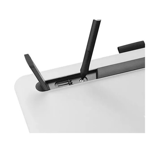 Bảng vẽ điện tử hiệu Wacom One Display Pen Tablet DTC133W0C